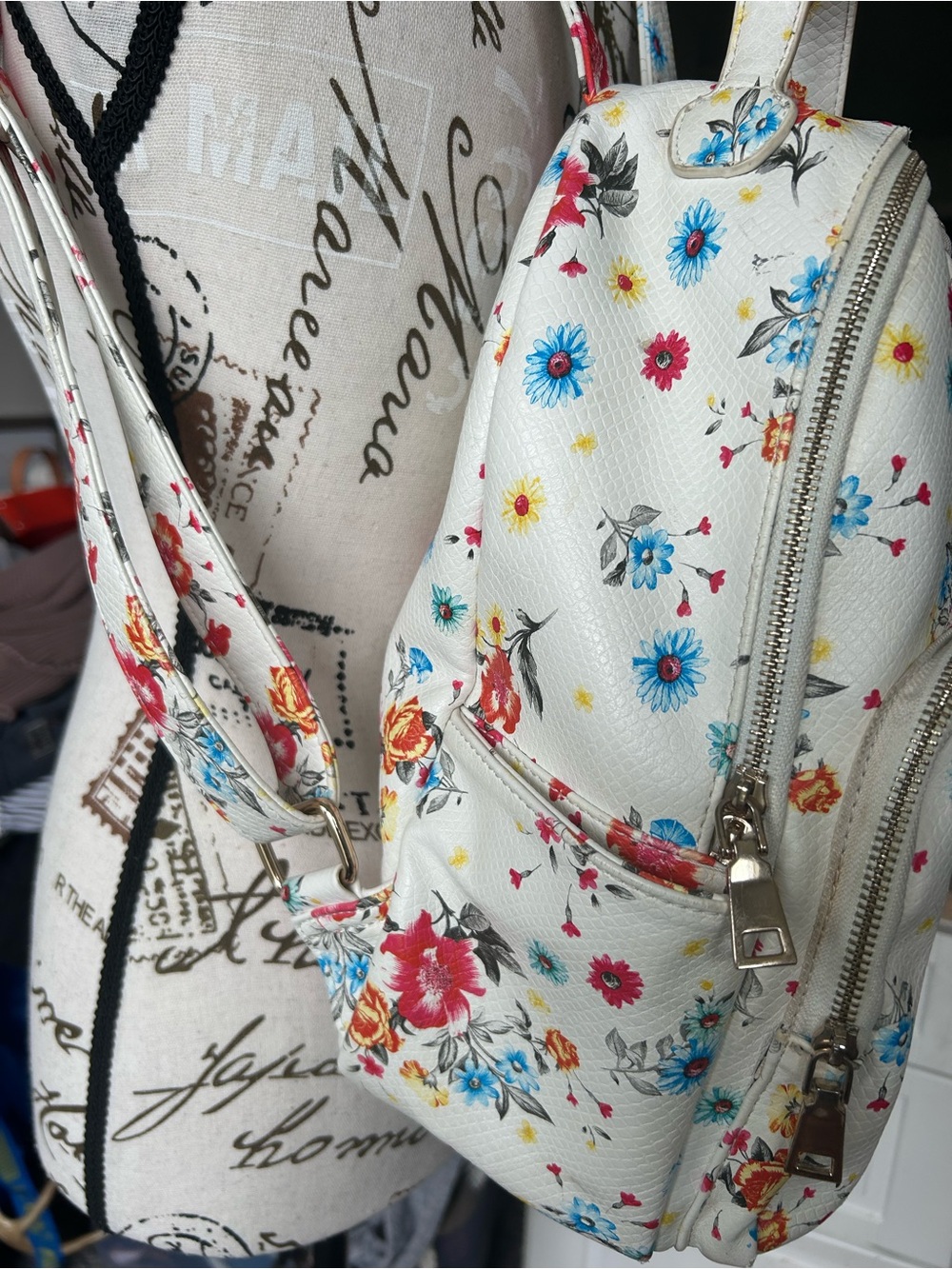 Moda Luxe Faux Leather Floral Print Bavkpack good clean condition - Picture 3 of 10